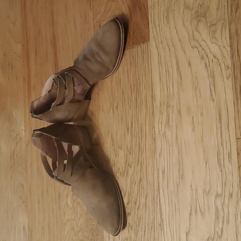 Seychelles Women's Strappy Ankle Gander Booties Tan Taupe Block Heel Leather 10 - Picture 5 of 10